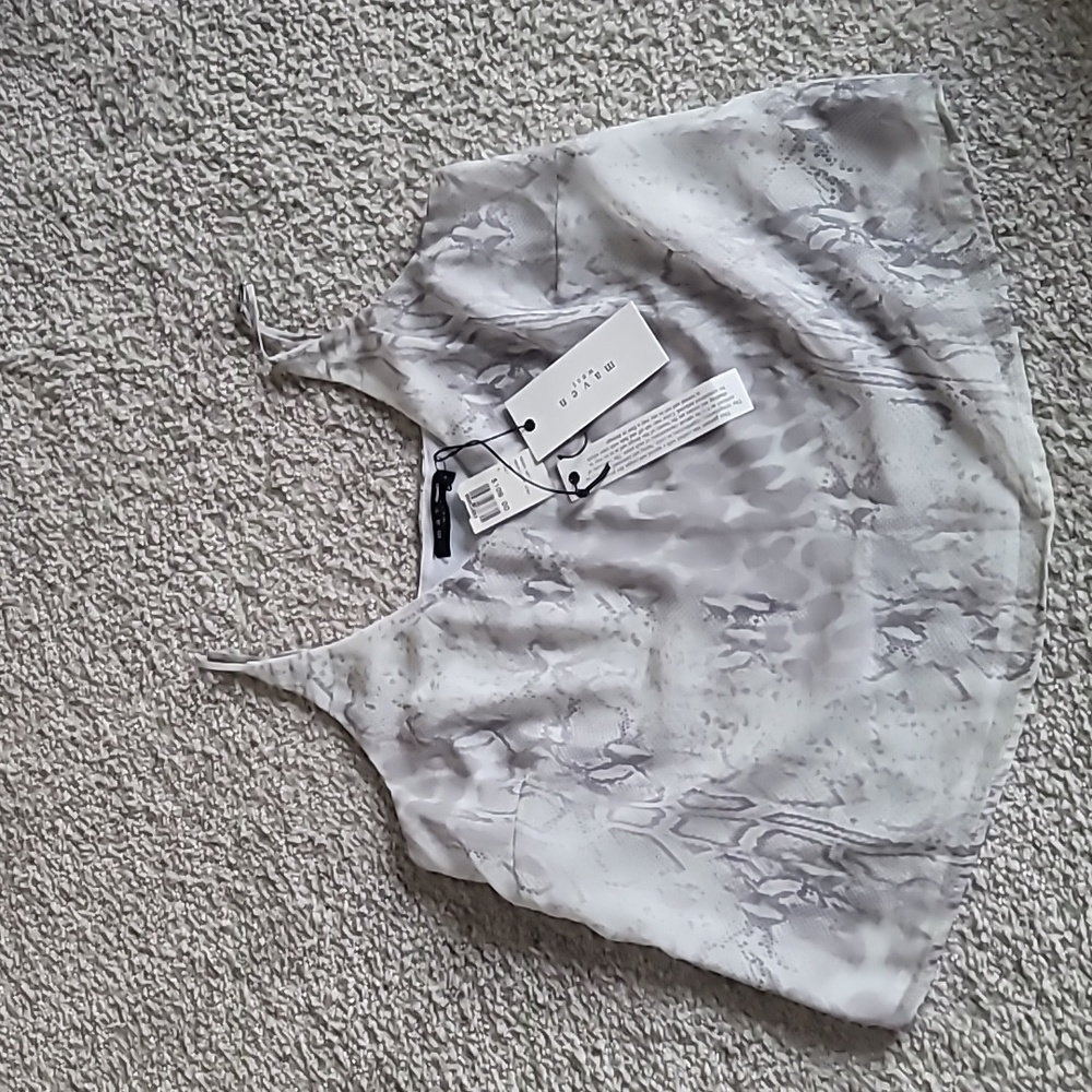 Maven NWT. Gray and white snakeskin print cami. Size small